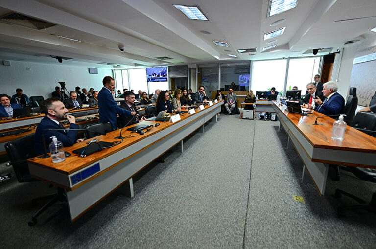 Governo Federal Planeja Amplo Uso de Inteligência Artificial na Saúde e Educação até 2028 Imagem do artigo