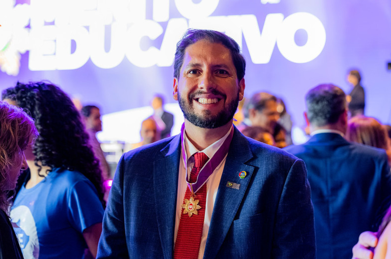 Margareth Menezes e Márcio Tavares São Condecorados com Ordem Nacional do Mérito Educativo Imagem do artigo