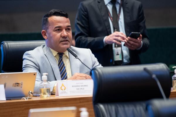 Distritais Aprovam Projetos que Beneficiam Saúde Pública e Profissionais Imagem do artigo