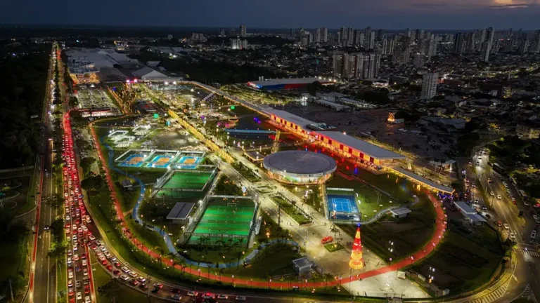 Natal Encantado: Cultura e Diversidade Sob as Estrelas do Parque da Cidade