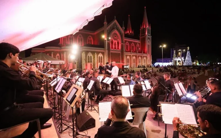 Natal Luz em Petrolina: Programação Cultural Gratuita Encanta o Público Natal Luz em Petrolina: Programação Cultural Gratuita Encanta o Público
