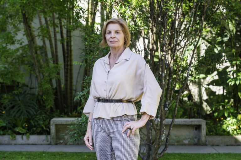 Regina Pinho de Almeida e Sua Coleção Inusitada: Uma Abordagem Despretensiosa à Arte