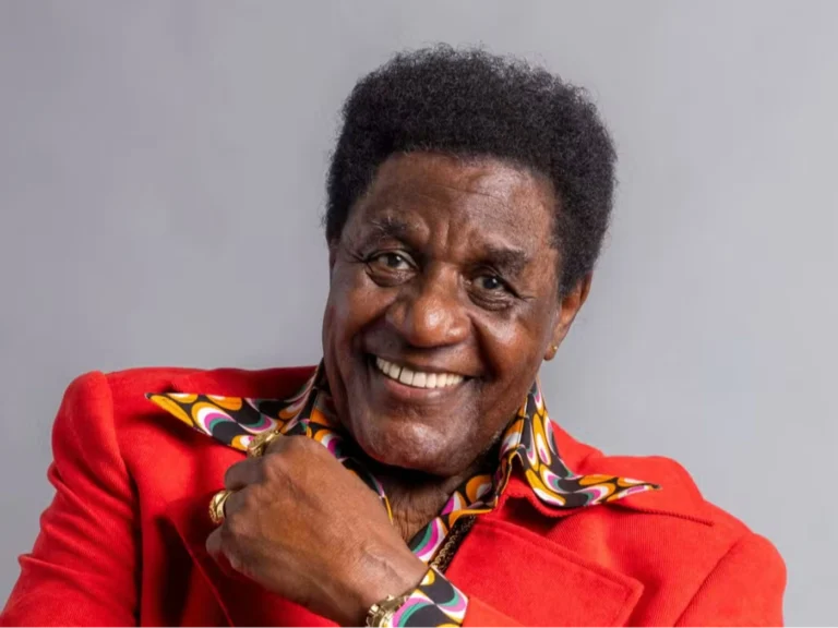 Tony Tornado Recebe Medalha Tiradentes por Sua Contribuição Cultural