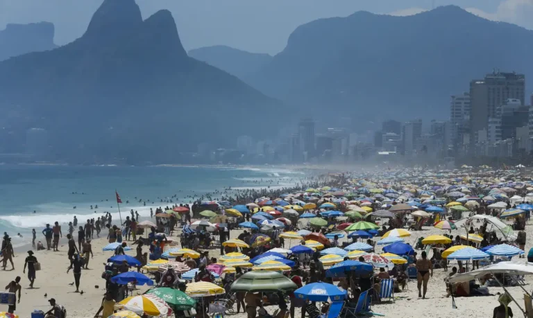 Turismo Brasileiro Atinge 8,2 Milhões de Empregos em 2025: Um Crescimento Notável