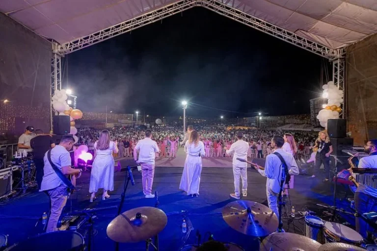 Vira Petrolina: Celebração Cristã Transforma Réveillon em Evento Familiar