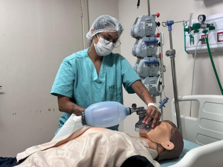 Capacitação em Parada Cardiorrespiratória: Segurança Assistencial no HEJ Capacitação em Parada Cardiorrespiratória: Segurança Assistencial no HEJ