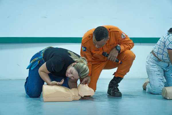 Capacitação em Primeiros Socorros: Mais de Mil Educadores Recebem Treinamento Capacitação em Primeiros Socorros: Mais de Mil Educadores Recebem Treinamento