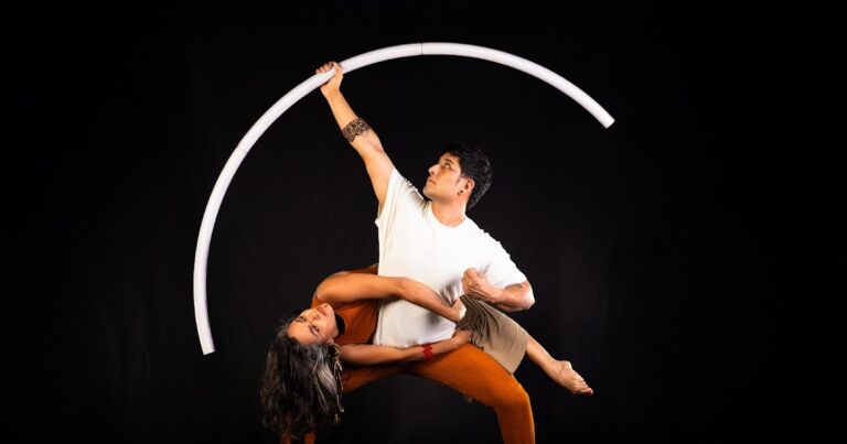 Círculos Ancestrais: Um Convite à Dança das Origens do Mundo