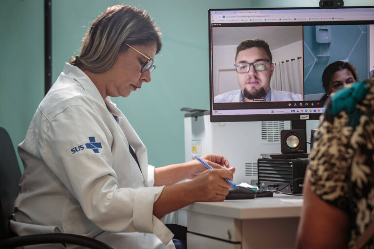 Desafios da Saúde em 2026: Especialistas Analisam Cenário Político e Estrutural