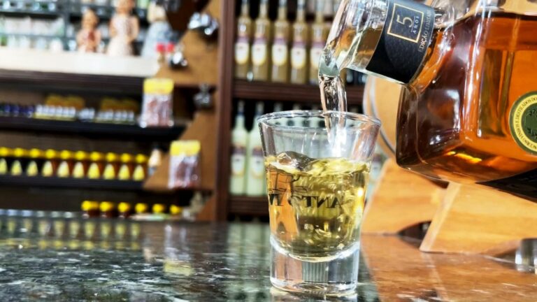 Descubra as Rotas da Cachaça em SP: Alambiques Históricos e Turismo Rural