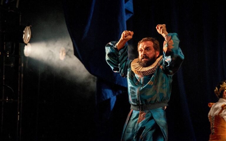 Descubra o ‘Céu da Língua’: Um espetáculo de Gregório Duvivier que celebra a poesia Descubra o 'Céu da Língua': Um espetáculo de Gregório Duvivier que celebra a poesia