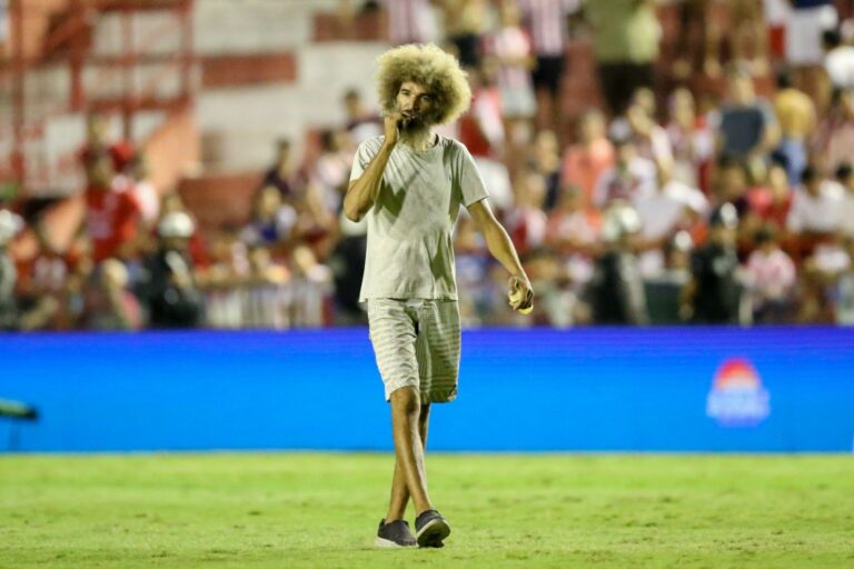 Náutico x Sport: Clássico das Aflitos termina com invasões e vitória do Leão