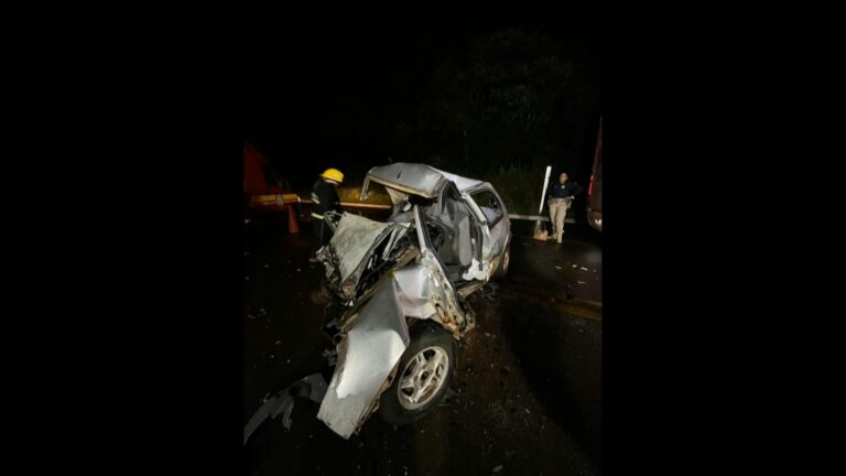 Tragédia Rodoviária: Acidente entre Ônibus de Turismo Argentino e Carro Resulta em uma Morte e 13 Feridos Tragédia Rodoviária: Acidente entre Ônibus de Turismo Argentino e Carro Resulta em uma Morte e 13 Fe