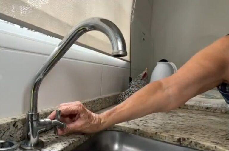 Vazamento Interrompe Abastecimento de Água em Petrolina: Moradores Afetados