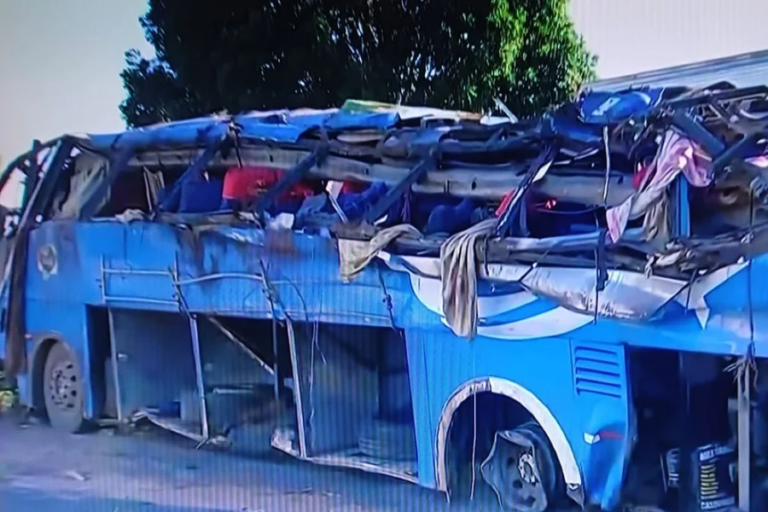 Acidente Trágico na BR-153: Seis Trabalhadores Rurais Mortos e 33 Feridos Acidente Trágico na BR-153: Seis Trabalhadores Rurais Mortos e 33 Feridos