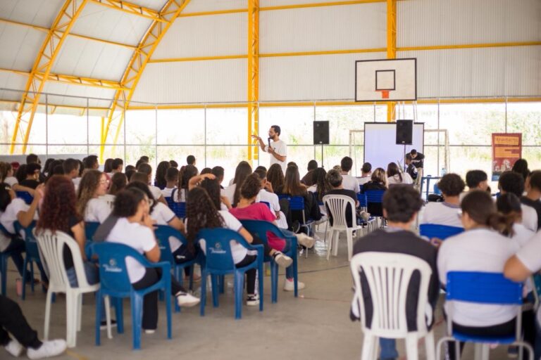 Arte e Direitos Humanos: Projeto de André Pereli Leva Reflexão a Escolas de Petrolina Arte e Direitos Humanos: Projeto de André Pereli Leva Reflexão a Escolas de Petrolina
