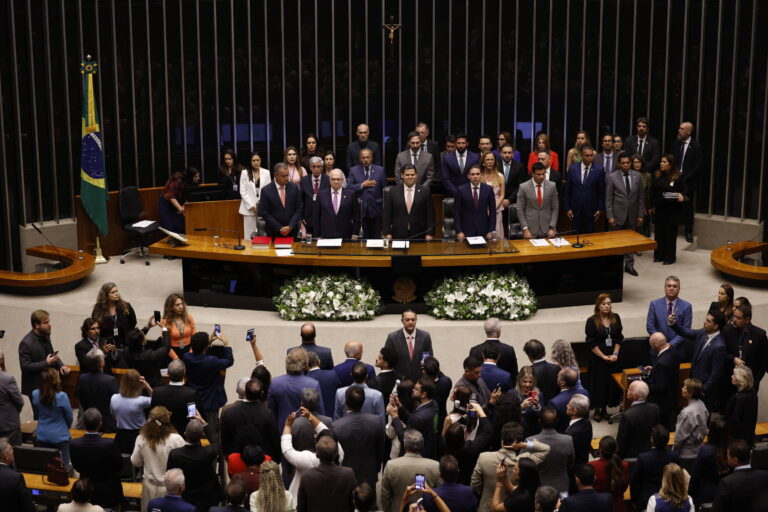 Congresso Ajusta Emendas de Educação e Prioriza Assistência Social em Ano Eleitoral
