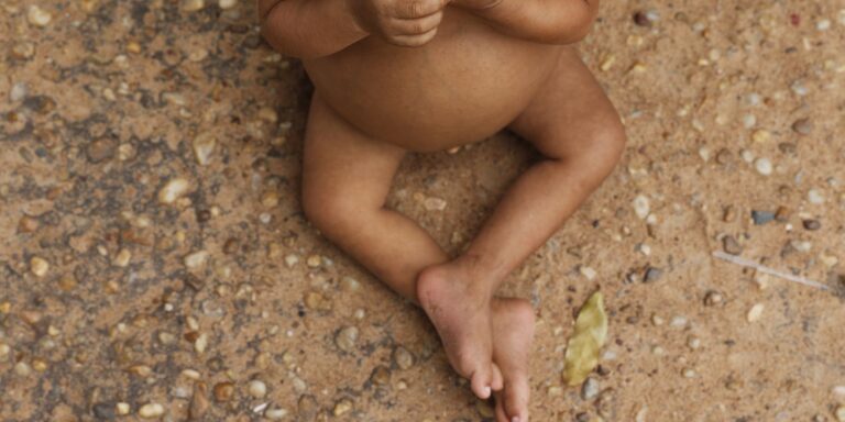 Crescimento de Crianças Indígenas e Nordestinas Ameaçado por Vulnerabilidade Social