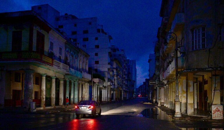Cuba: A Queda do Turismo e o Vazio nos Hotéis em meio à Crise Econômica Cuba: A Queda do Turismo e o Vazio nos Hotéis em meio à Crise Econômica