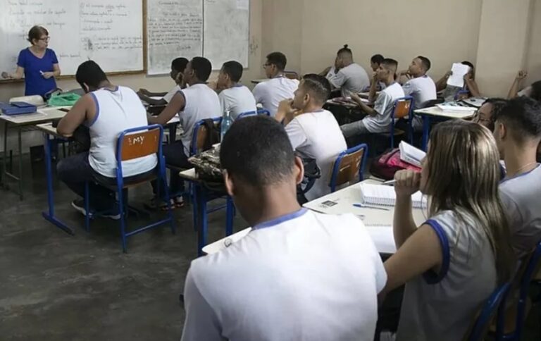 Educação em 2025: Avanços que Precisam Continuar Mesmo em Ano Eleitoral