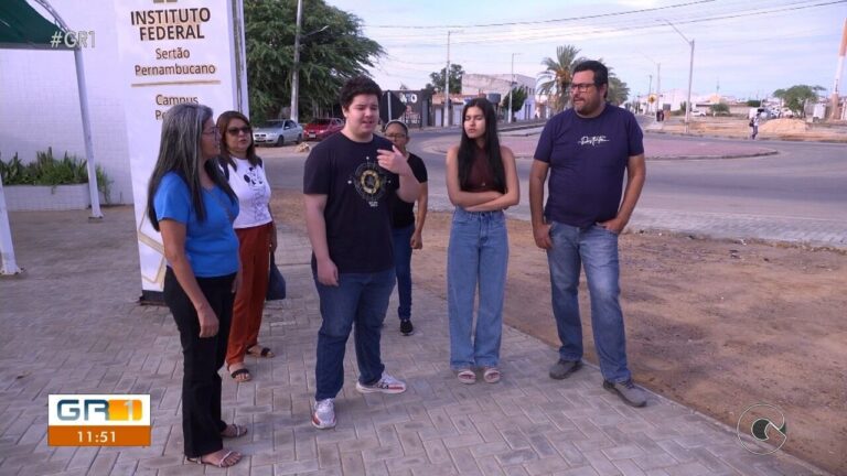 Passageiros Exigem Retorno da Linha de Ônibus Entre Petrolina e Juazeiro Passageiros Exigem Retorno da Linha de Ônibus Entre Petrolina e Juazeiro