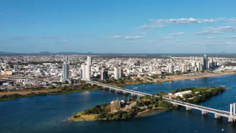 Petrolina: A Transformação do Semiárido em Polo de Fruticultura e Cultura Regional