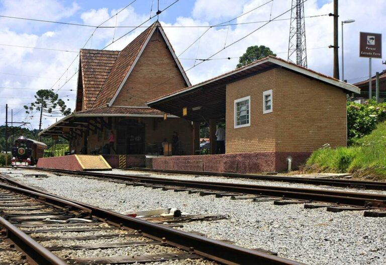 Trem Turístico de Campos do Jordão: Uma Nova Era para o Turismo na Serra Paulista Trem Turístico de Campos do Jordão: Uma Nova Era para o Turismo na Serra Paulista