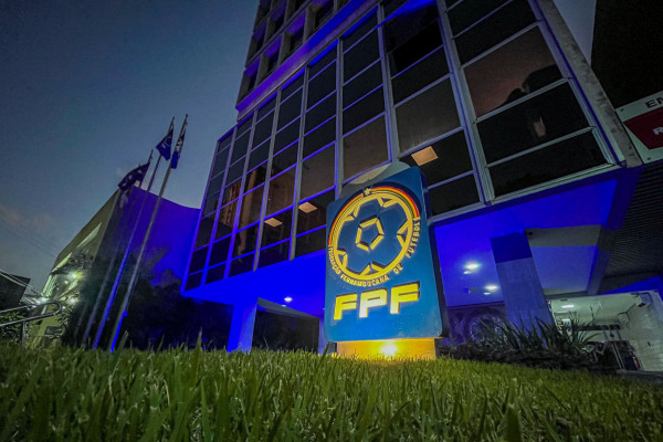 Clubes de Pernambuco Enfrentam Dívidas Altas com a FPF: Santa Cruz, Náutico e Sport Devem Juntos R$ 22 Milhões Clubes de Pernambuco Enfrentam Dívidas Altas com a FPF: Santa Cruz, Náutico e Sport Devem Juntos R$
