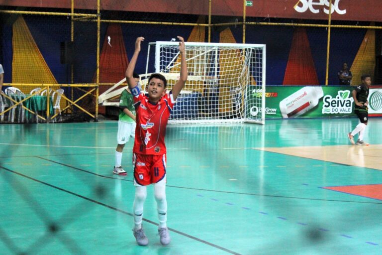 Copa TV Grande Rio: Artilheiro Cauê Miller brilha com 6 gols na abertura do Sub-10