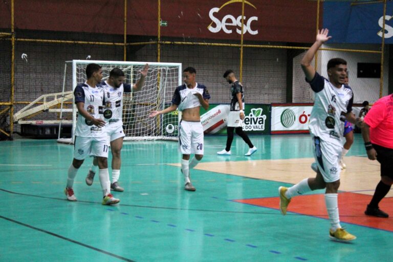 Copa TV Grande Rio: Vitória de Virada e Jogo Empolgante com 10 Gols Copa TV Grande Rio: Vitória de Virada e Jogo Empolgante com 10 Gols