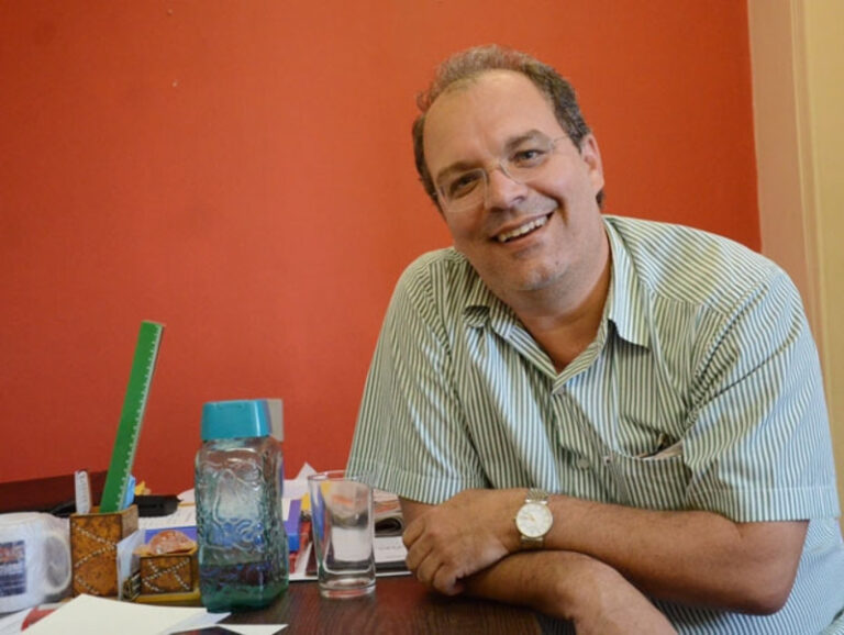 Desafios da Saúde Pública em Pernambuco: A Pressão da Pejotização e Superlotação Desafios da Saúde Pública em Pernambuco: A Pressão da Pejotização e Superlotação