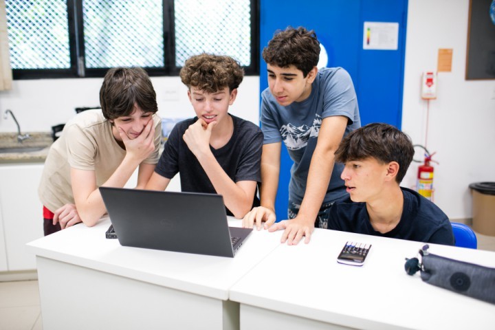 Desafios do Uso da IA na Educação: Responsabilidade e Regulação Necessárias Desafios do Uso da IA na Educação: Responsabilidade e Regulação Necessárias