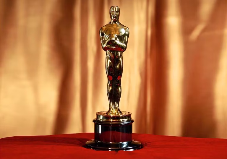 Desvendando o Oscar: A Estatueta Dourada que Encanta o Cinema Mundial Desvendando o Oscar: A Estatueta Dourada que Encanta o Cinema Mundial