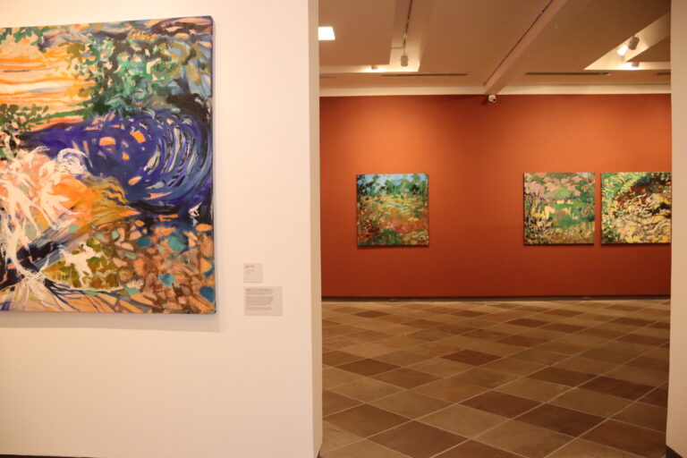 Encontros com a Artista: A Exposição ‘Viagem à Aurora do Mundo’ Promove Experiências Únicas Encontros com a Artista: A Exposição 'Viagem à Aurora do Mundo' Promove Experiências Únicas