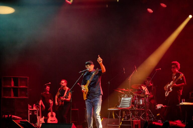 Fagner Encanta Público e Fecha Feira da Indústria com Chave de Ouro