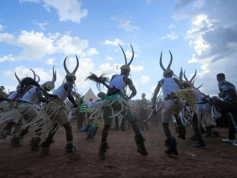 Geografias Imaginárias do Turismo Tribal: Uma Análise Crítica