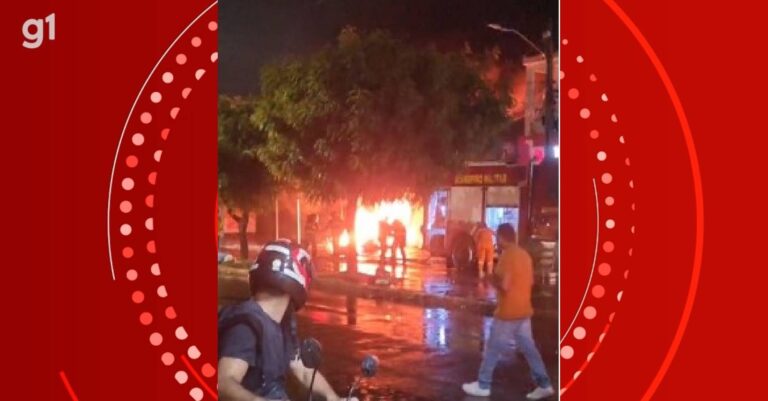 Incêndio Devasta Loja de Colchões em Petrolina e Deixa Proprietário Ferido Incêndio Devasta Loja de Colchões em Petrolina e Deixa Proprietário Ferido