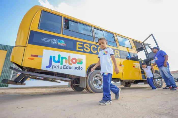 Petrolina Retoma Aulas Após Chuvas: Situação das Escolas se Normaliza Petrolina Retoma Aulas Após Chuvas: Situação das Escolas se Normaliza