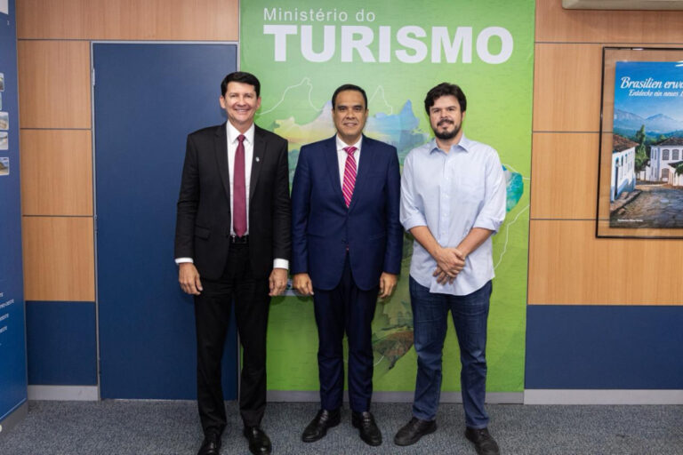 São João de Petrolina: Simão Durando convida Ministro do Turismo Gustavo Feliciano