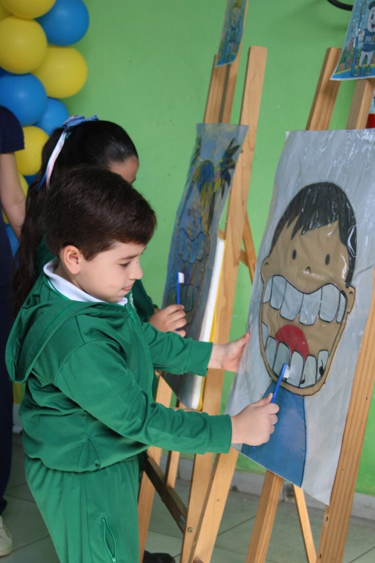 Saúde Bucal em Cruzeiro do Sul: Mais de 4 mil Alunos Beneficiados em 2025