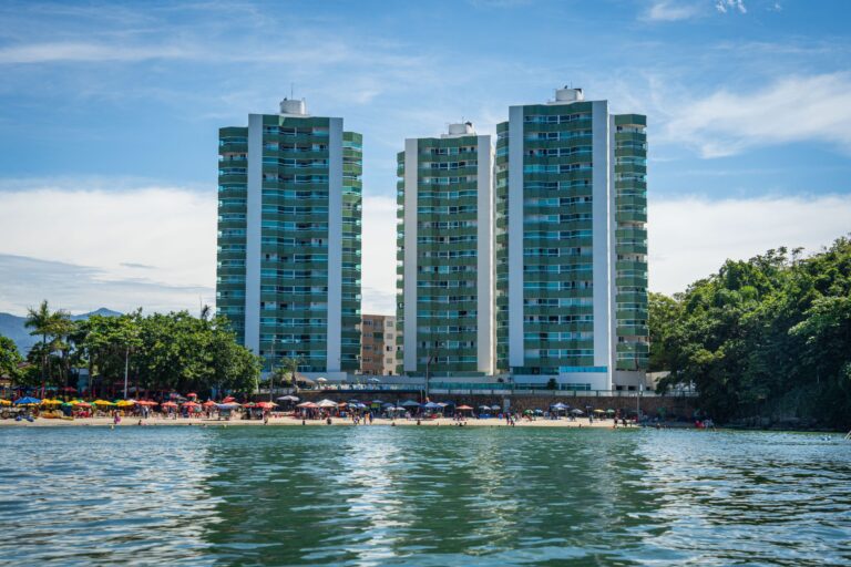 Caraguatatuba: Taxa de Ocupação de 82% no Feriado Prolongado Indica Crescimento do Turismo