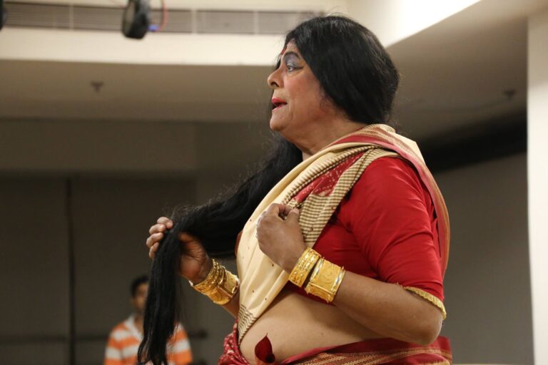 Chapal Bhaduri: A História do Ator Que Encantou o Teatro Popular Indiano Chapal Bhaduri: A História do Ator Que Encantou o Teatro Popular Indiano