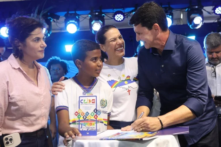 Circuito Literário em Petrolina: Raquel Lyra Autoriza Iniciativas em Prol da Educação e Cultura Circuito Literário em Petrolina: Raquel Lyra Autoriza Iniciativas em Prol da Educação e Cultura