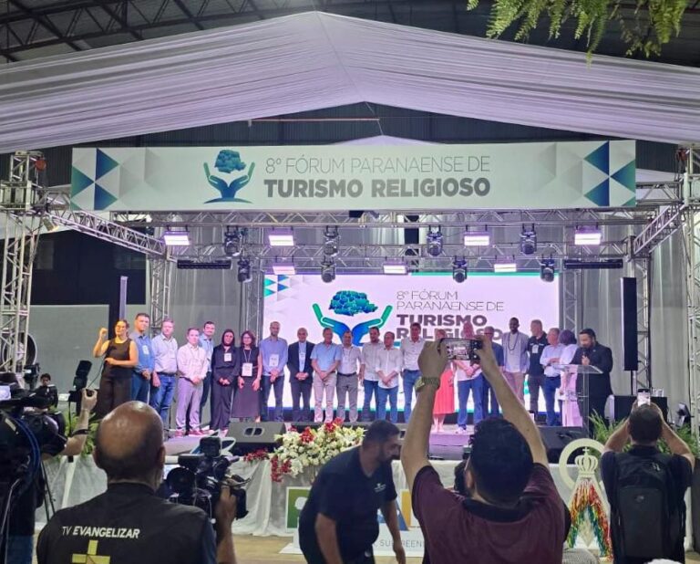 Colombo Marca Presença no 8º Fórum Paranaense de Turismo Religioso em Jacarezinho Colombo Marca Presença no 8º Fórum Paranaense de Turismo Religioso em Jacarezinho