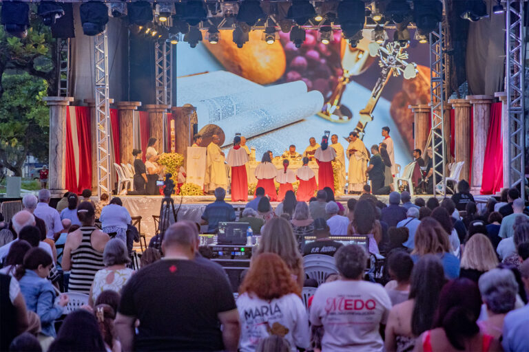 Emoção e Fé na Última Apresentação do Auto Paixão de Cristo em Macaé Emoção e Fé na Última Apresentação do Auto Paixão de Cristo em Macaé