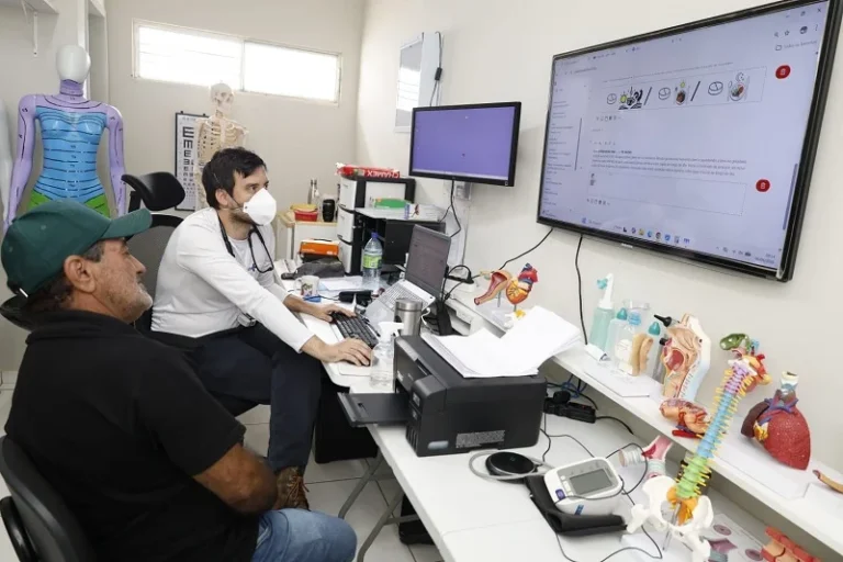 Petrolina (PE): Médico Inova ao Traduzir Receitas em Desenhos e Transforma Vidas de Pacientes