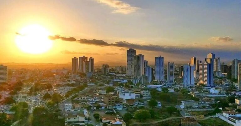Previsão do Tempo: Terça-feira Chuvosa no Litoral de Pernambuco, Sol Predomina no Interior