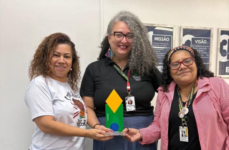 Professora do IFFar se Destaca na Criação de Proposta de Educação Antirracista em Alegrete