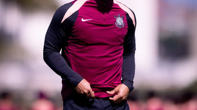 Memphis se reúne com Gaviões da Fiel e sinaliza desejo de permanência no Corinthians Memphis se reúne com Gaviões da Fiel e sinaliza desejo de permanência no Corinthians