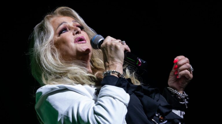 Atualização sobre a Saúde de Bonnie Tyler: Internação e Esperança de Recuperação